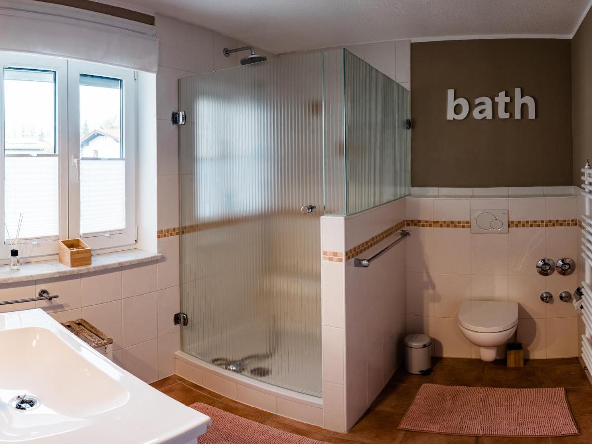 Ferienwohnung Auszeit Chieming Buitenkant foto